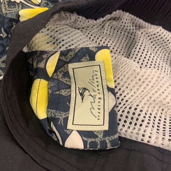 Board Shorts with Print Sides -Sz L - Picture 7 of 8